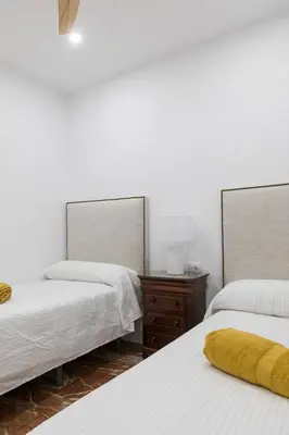 Cama o camas de una habitación en La Bodega Con Parking Gratis