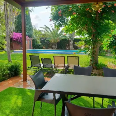 Precioso chalet próximo a Sevilla con jardín y piscina privada 8 personas Wifi gratis 2 salones 4 dormitorios 2 baños