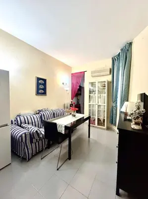 Una televisión o centro de entretenimiento en Hispalis iglesia de San Luis