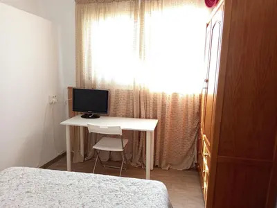 Una televisión o centro de entretenimiento en Habitación Hibisco en La Casa del Patio