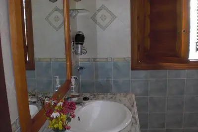 Un baño de El Emigrante