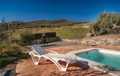 Piscina en o cerca de 3 Bedroom Gorgeous Home In Iznájar