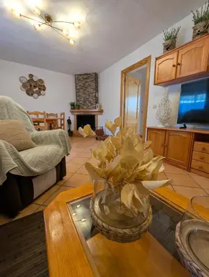 Una televisión o centro de entretenimiento en Casa Rural el Olivar Chumi