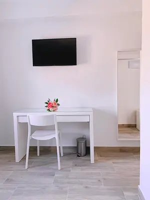 Una televisión o centro de entretenimiento en El Castillo