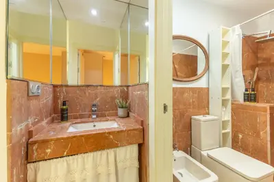 Un baño de Quevedo Deluxe Duplex by Valcambre