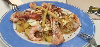 Comida en o cerca de este apartamento