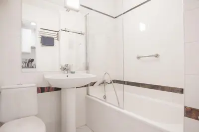 Un baño de Rentalsevilla Amistad II