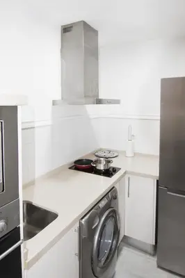 Una cocina o zona de cocina en Rentalsevilla Amistad II