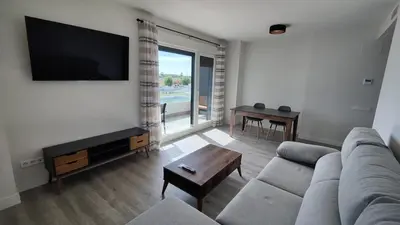 Una televisión o centro de entretenimiento en Apartamento cercano al Metro