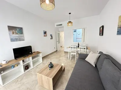 Una televisión o centro de entretenimiento en Buhaira Suite Sevilla