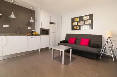 Una cocina o zona de cocina en Acogedor Apartamento con Patio en el Corazón de Sevilla , Junto a Plaza San Marcos