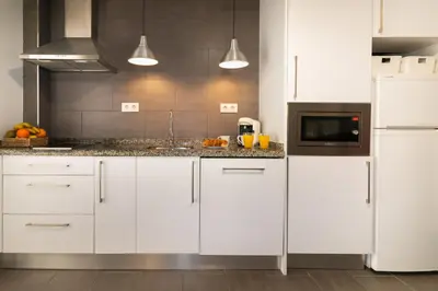 Una cocina o zona de cocina en Acogedor Apartamento con Patio en el Corazón de Sevilla , Junto a Plaza San Marcos