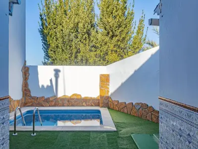 Piscina en o cerca de Country House Cuevas Bajas by Genil River