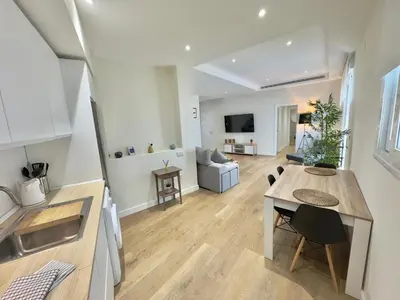 Una televisión o centro de entretenimiento en ApartHome SanRomán