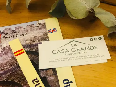 Certificado, premio, señal o documento que está expuesto en La casa grande