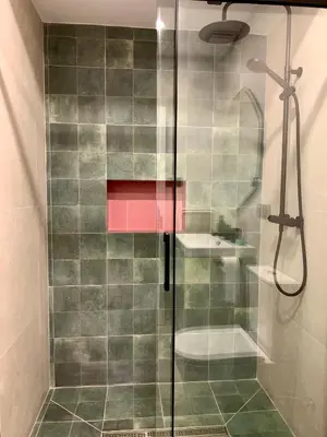 Un baño de Verde Oliva Albero Limon