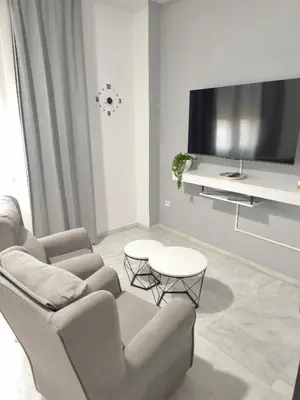 Una televisión o centro de entretenimiento en Apartamento FIBES II edificio LUX SEVILLA