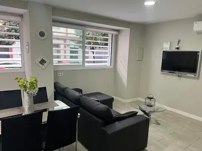 Una televisión o centro de entretenimiento en El Encanto Andaluz 1