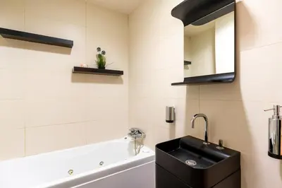 Un baño de CN2 2bd 2Bth con Piscina y aparcamiento excelente ubicacion