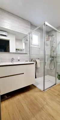 Un baño de Moderno y acogedor Parquesol Antequera