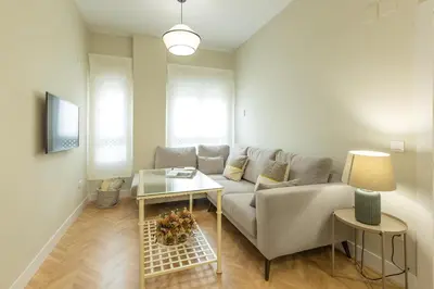 Una televisión o centro de entretenimiento en Charming 2 bedrooms apartment with FREE Parking at Plaza Alameda by OCityzen