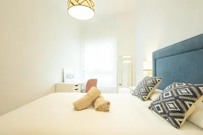 Cama o camas de una habitación en Charming 2 bedrooms apartment with FREE Parking at Plaza Alameda by OCityzen