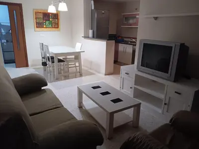 Una televisión o centro de entretenimiento en Habitación 2 Camas en PISO COMPARTIDO