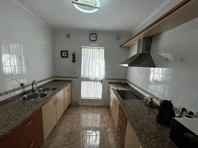 Una cocina o zona de cocina en chalet adosado La morena cerca del caminito del rey
