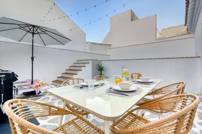 Un balcón o terraza de Private House PRIVATE POOL Private Andalusian Courtyard BBQ Near Historic Center