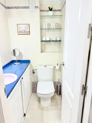 Un baño de Centro histórico a pie, parking gratis