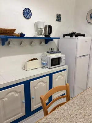 Una cocina o zona de cocina en La Casita Blanca- La Almona Chica