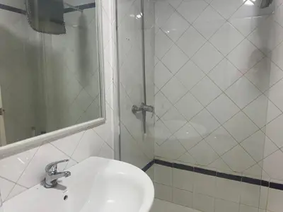 Un baño de AMPLIA Y CÉNTRICA VIVIENDA PARA 6px !SEVILLA A TUS PIES!