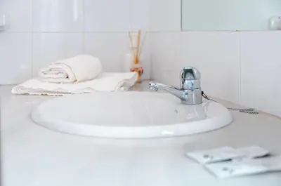 Un baño de Bungalows Los Álamos de El Pedroso