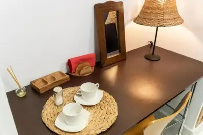 Utensilios para hacer té y café en Sentencia Suite