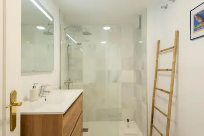Un baño de Archeros Deluxe Suite by Valcambre