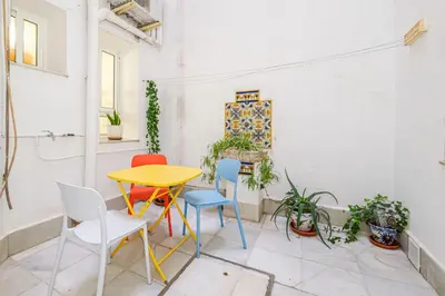 Plano de Bonito y muy fresco apartamento con patio privado