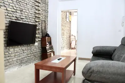 Una televisión o centro de entretenimiento en Wish Suite Hercules de Sevilla