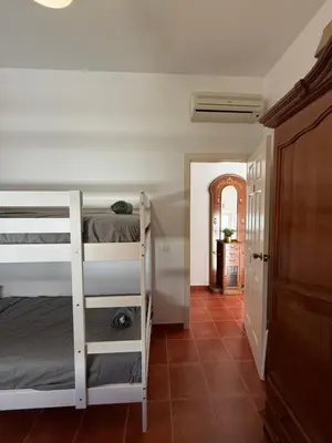 Cama o camas de una habitación en Habitación Triple con baño compartido SEVILLA DELUXE LOS ROSALES