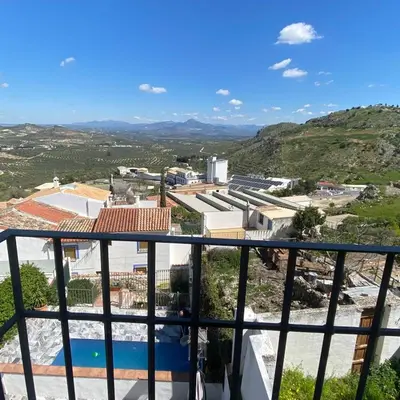 Vista general de una montaña o vista desde la casa o chalet