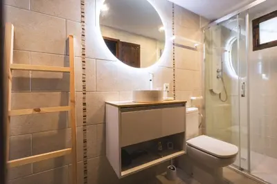 Un baño de Casa Arroyo de San Andrés