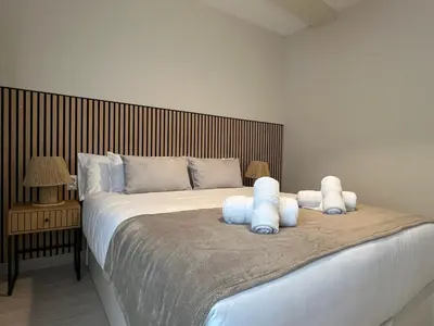 Cama o camas de una habitación en La Carmela - Casco Histórico con PARKING privado y vistas