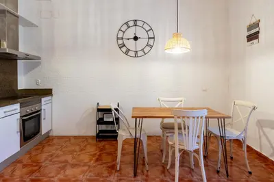 Una cocina o zona de cocina en Little apartment near the Alameda
