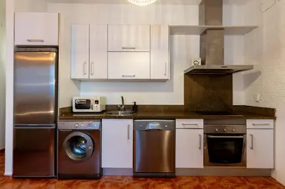 Una cocina o zona de cocina en Little apartment near the Alameda