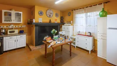 Una cocina o zona de cocina en La Fuente Romana Priego de Córdoba by Ruralidays