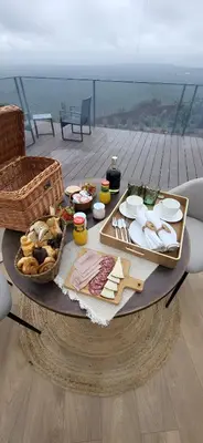 Comida en o cerca de este lodge