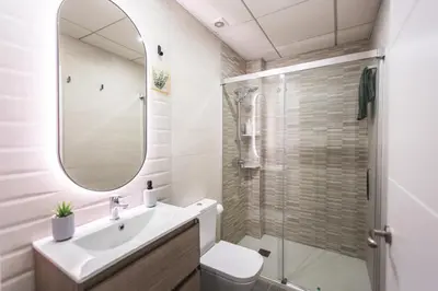 Un baño de Entrepuentes Apartamento Junto a Centro Histórico