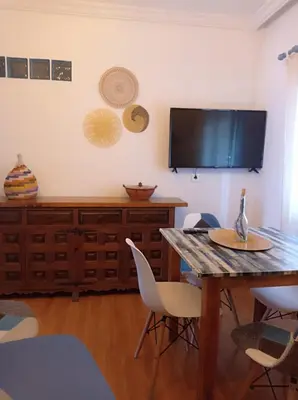 Una televisión o centro de entretenimiento en Apartamento LuzAzul cercano Estadio Cartuja