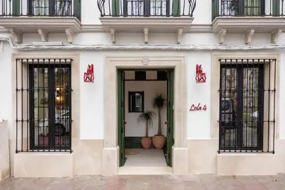 Fachada o entrada de Edificio Lola 4