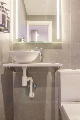 Un baño de San Marcos Suite II
