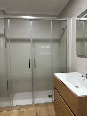 Un baño de 5 Caballeros